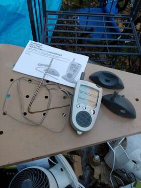 883594035876 BROOKSTONE Grill Alert Talking Remote Wireless