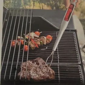 M633F BROOKSTONE Digital Meat Thermometer Fork Display